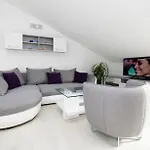 Mg Ravlic Sea View Apartment