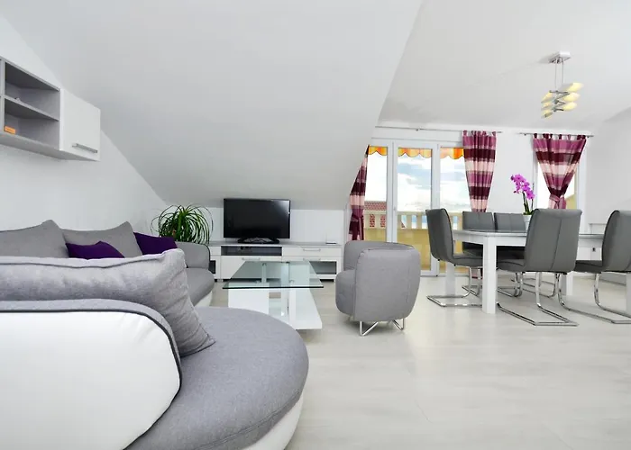 Mg Ravlic Sea View Апартаменти *